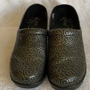 Abeo B.I.O. Black and Silver Clogs size 10